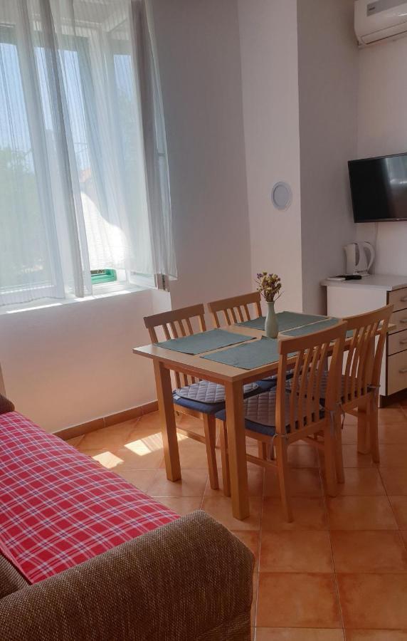 Apartmani Paron Sime 셀리네 외부 사진