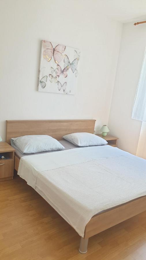 Apartmani Paron Sime 셀리네 외부 사진
